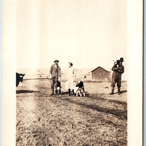 C1910s dairy farmer - dairy,