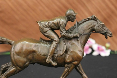 Bronze sculpture great - great, detail
