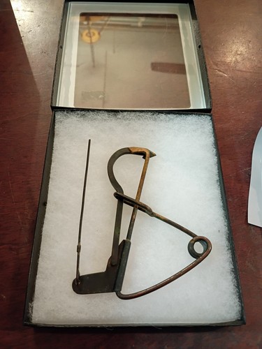Antique iron jizai - iron, hook
