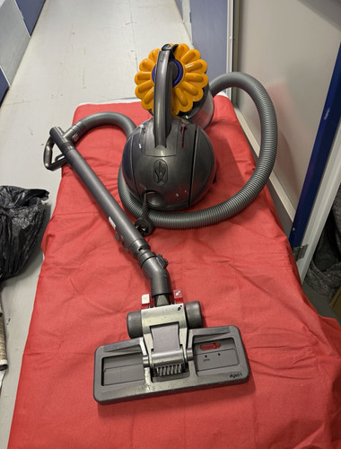 Dyson bagless cyclonic - bagless,