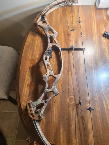 Hoyt ultratec 60 70lbs - 27-29.5, 60-70lbs