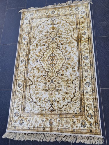 Pure silk handmade rug - handmade,