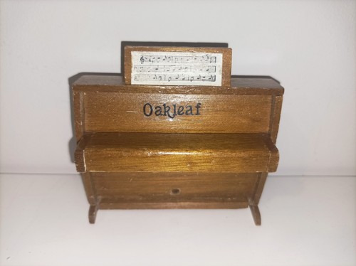 Vintage dolls house wooden - vintage,