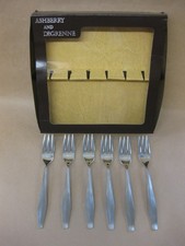 6 Ashberry & Degrenne Merton