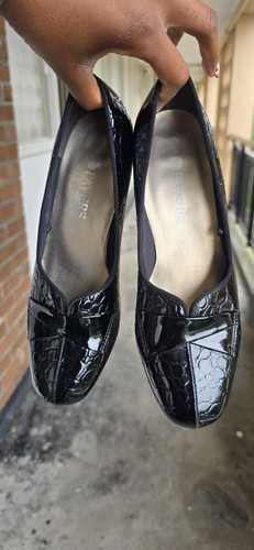 Pavers court shoes feature - , a