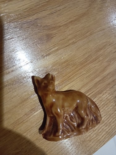 Small fox statue figure - /,