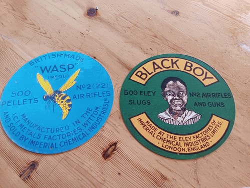 Black boy and wasp pellet - black,