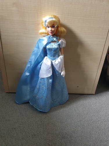 Cinderella singing doll - singing,