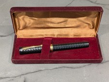 Sheaffer No Nonsense ‘Old Timer’ Fountain Pen in Black Chased Chevron Design.