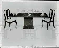 1986 Press Photo A dining