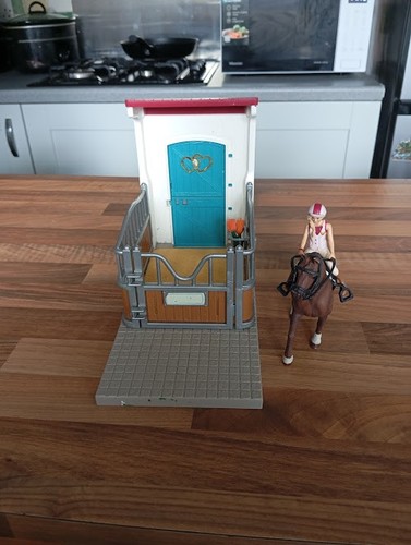 Schleich stable with horse - with,