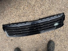 RANGE ROVER SPORT L461 2022 on FRONT BUMPER GRILLE N9X28200A GENUINE DAMAGED