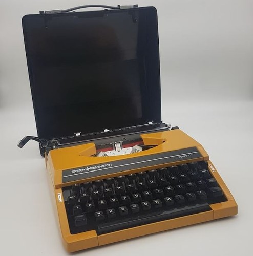 Vintage 80s yellow - yellow, typewriter