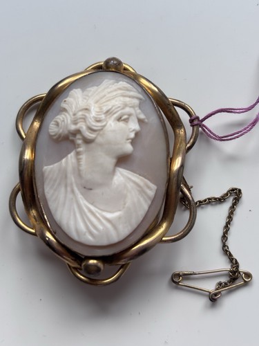 Vintage cameo pendant - cameo, pendant/brooch