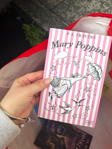 Mary poppins l travers - mary,
