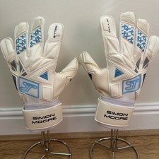 SIMON MOORE Sells Goalkeeper