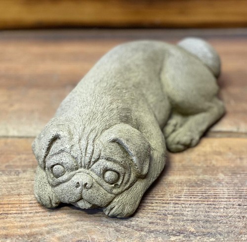 Stone garden small laying pug - small,