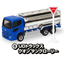 Takara Tomy  tomica UD Trucks Quon Tank Lorry Tomica Traffic Sign Set unopened