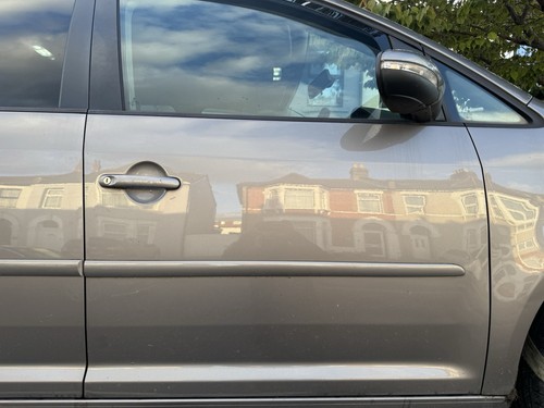 Touran front right door - front,