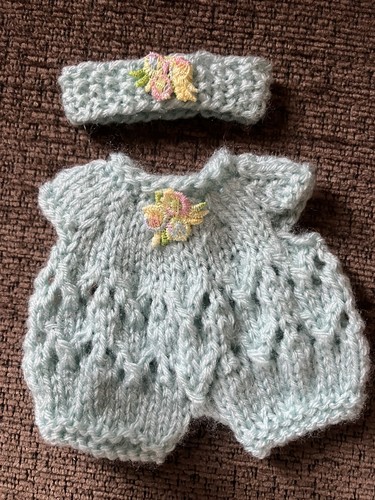 Hand knitted dolls clothes - , to