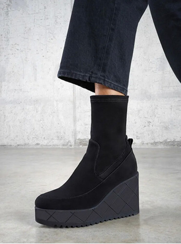 Russell bromley everest - &,