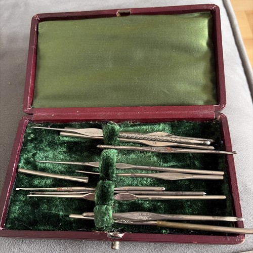 Vintage crochet hooks - 11,