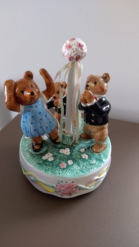 Teddy bears maypole - , spinning