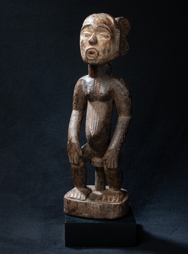 Idoma seated female figure - female,