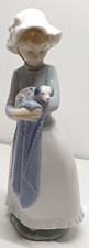 LLADRO NAO "GIRL HOLDING A