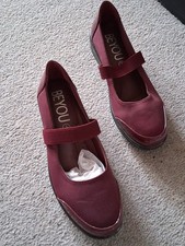 Ladies Size 5 Burgundy Shoes