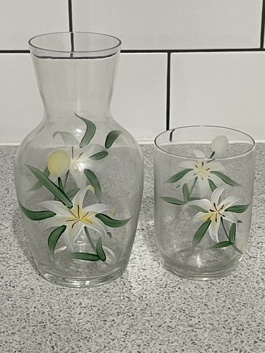 Hand painted lily flower - hand,