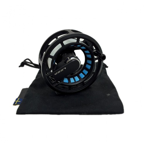 Tiemco loop fly - fly, reel
