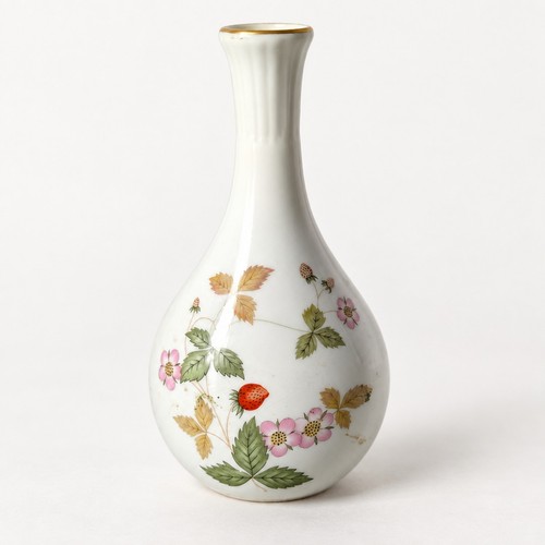 Wedgwood wild strawberry bone - wild,
