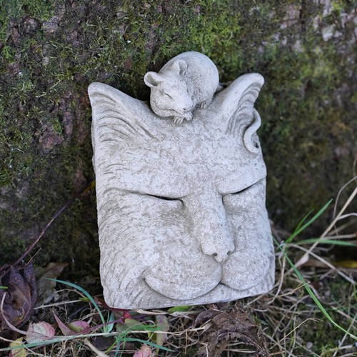 Cat and mouse - hanging, stone