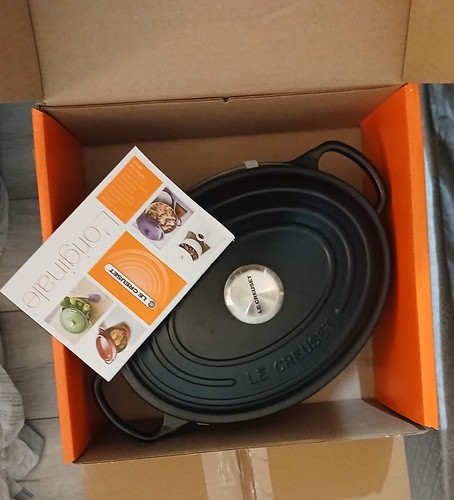 Creuset signature cast - creuset, iron