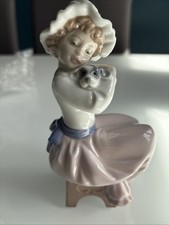 NAO LLADRO PORCELAIN FIGURINE