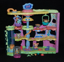 Littlest Pet Shop Round & Round Pet Town Playset inc Accessories & 6 LPS Pets