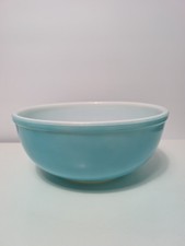 Vintage large pyrex blue mixing bowl bake ware -Great condition