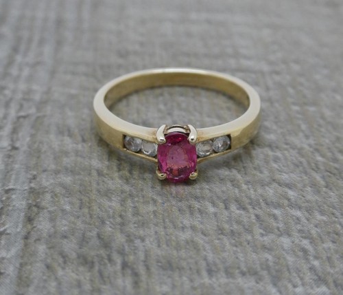 Stunning 9ct yellow gold - yellow,