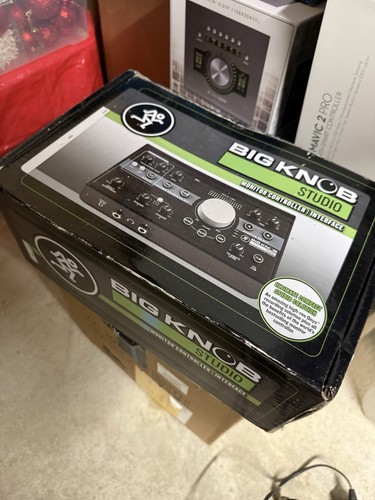 Mackie big knob studio monitor - studio,