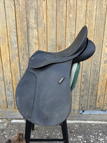 Wintec riding saddle 44cm - 17.5,