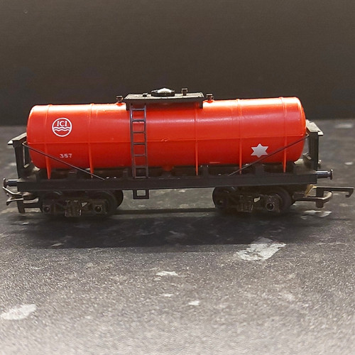 Tri ang ici tank wagon - oo,
