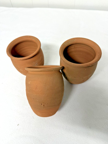 Small clay vases round - 5"x3",