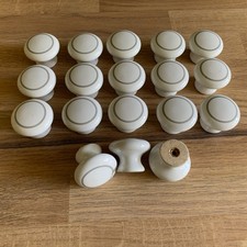 Vintage 1980’s Ceramic White/Grey Kitchen Cupboard Door Drawer Knobs x 18 (154)