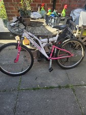 Girls  Suspension Mountain Bike .In used working condition .26 inch wheels.