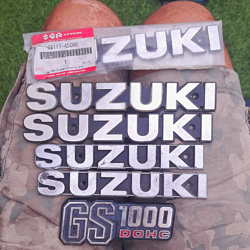 Suzuki tank badges - gt,