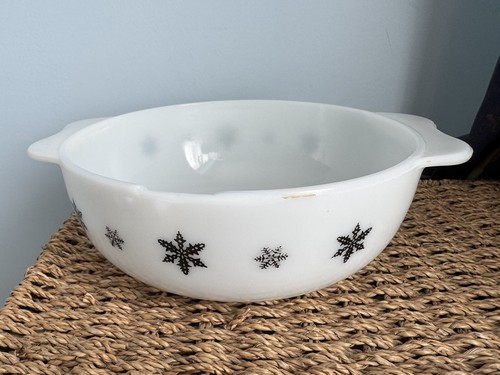 Vintage pyrex medium - pyrex, snowflake