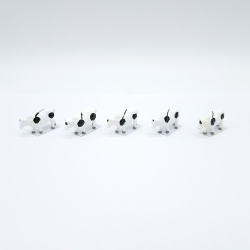 Hornby figures white cows - white, on