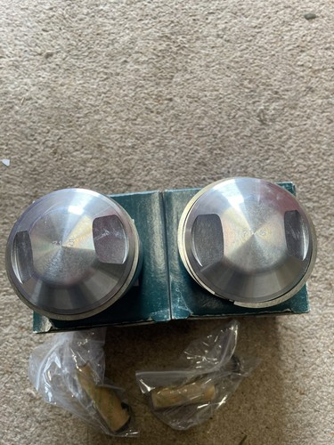 Triumph 650 pistons - , 71.5mm