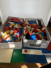 Large Assortment Of Lego Building Blocks With The Building Plates (B11/8)